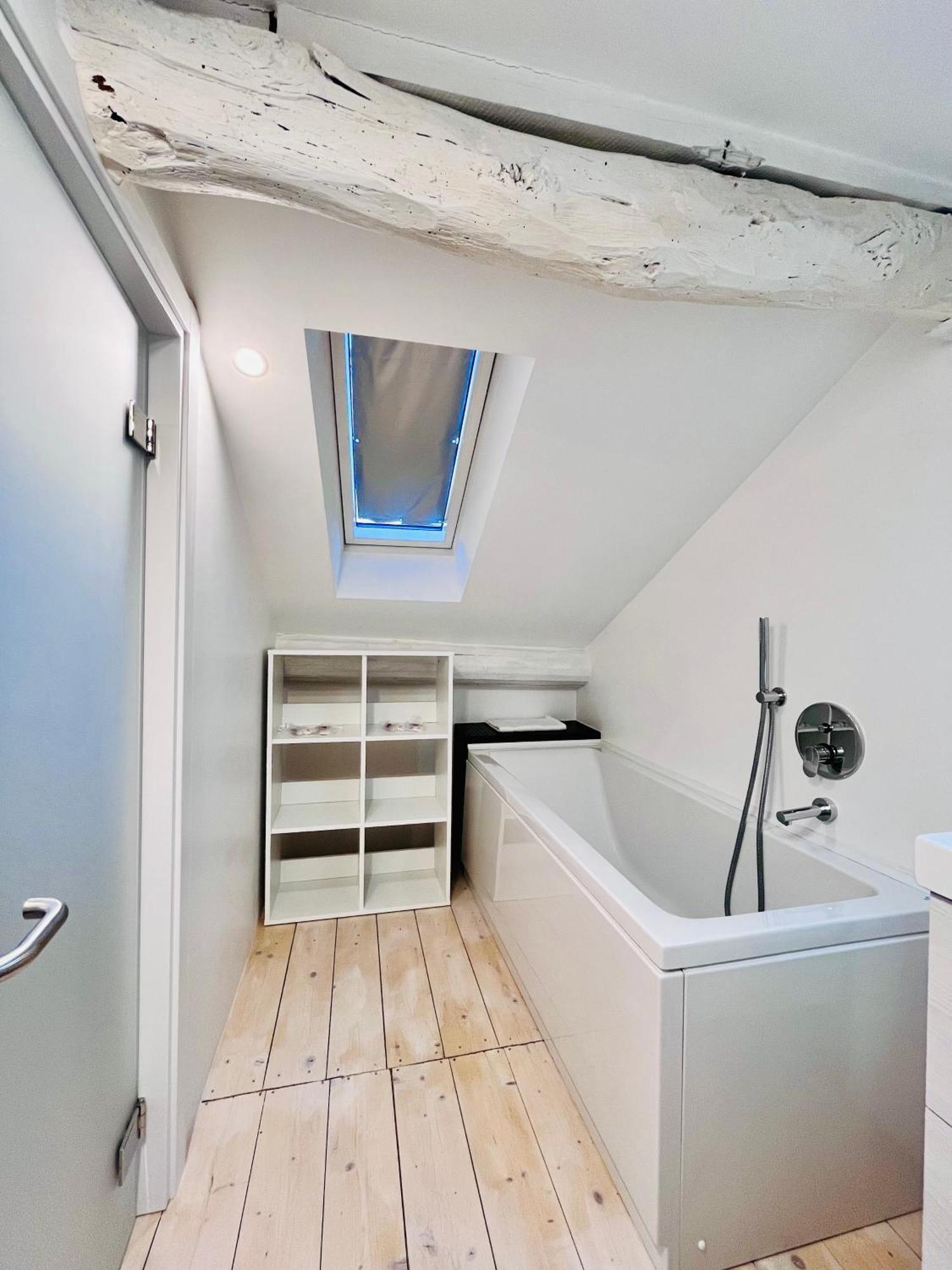 Riverside Loft Navigli - Spacious Two-Bedroom Apartment Milánó Kültér fotó