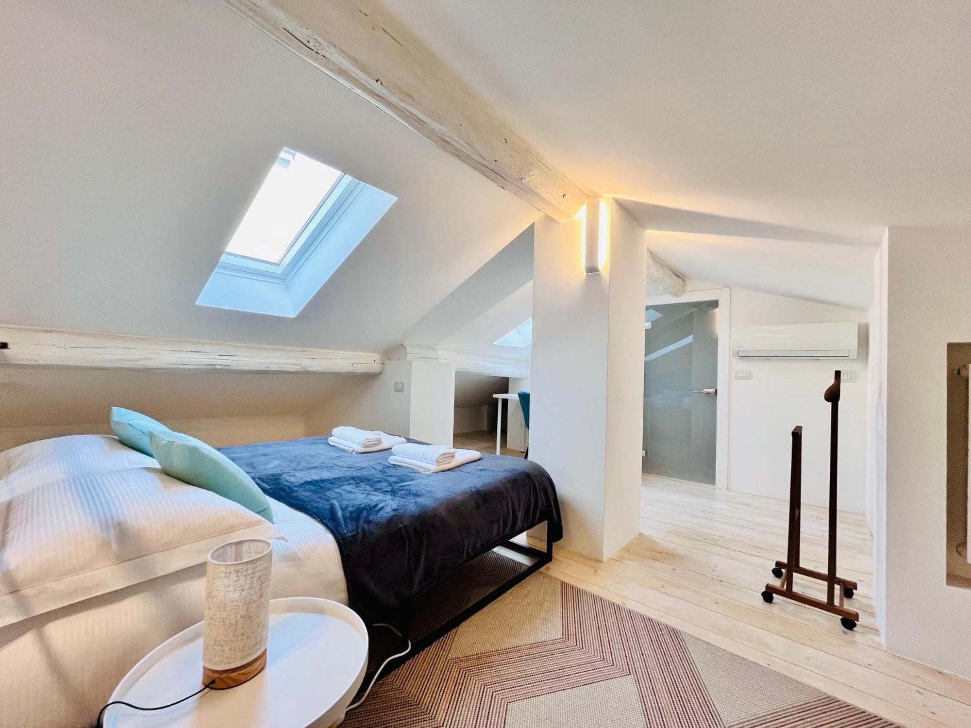 Riverside Loft Navigli - Spacious Two-Bedroom Apartment Milánó Kültér fotó