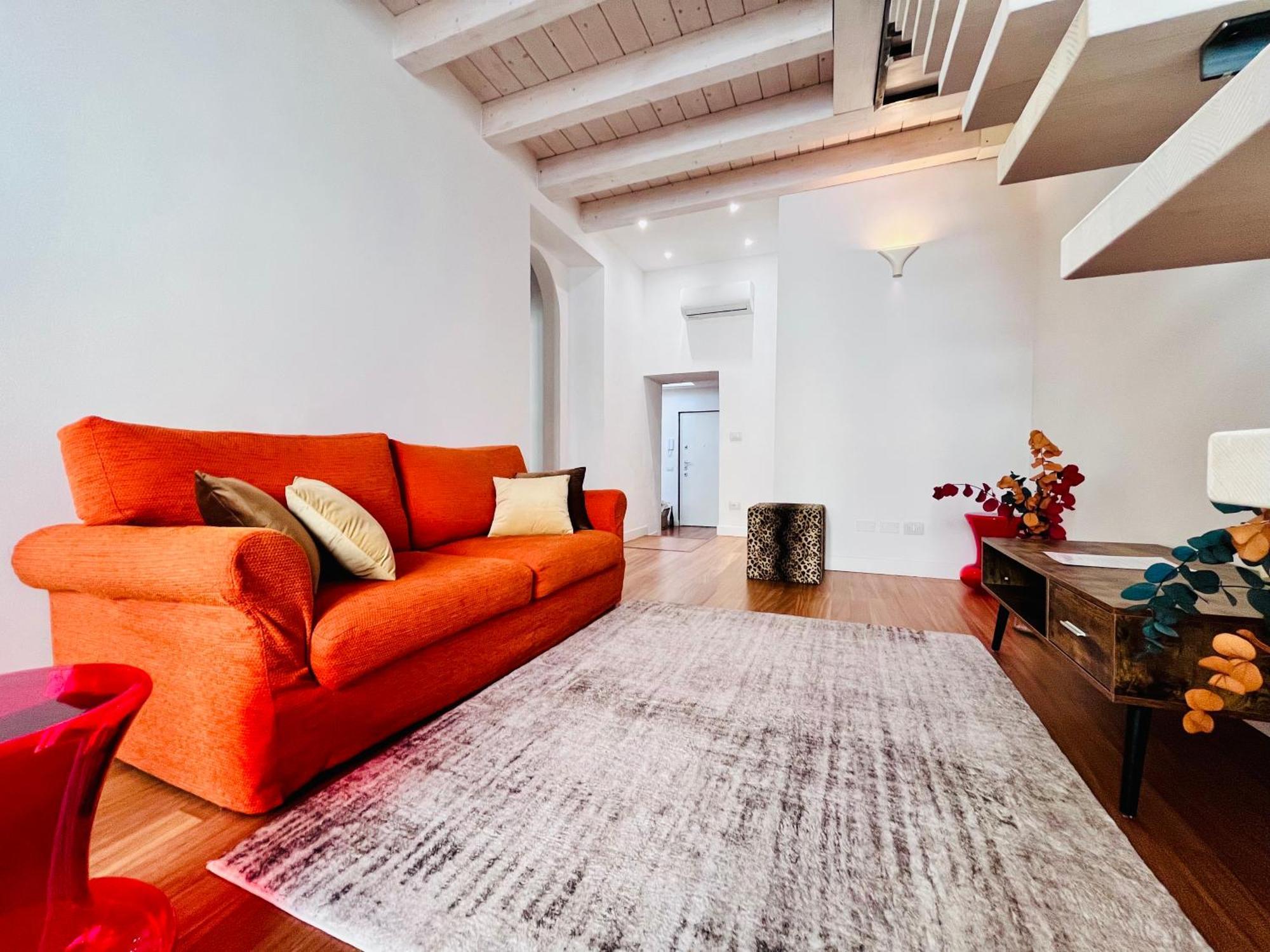 Riverside Loft Navigli - Spacious Two-Bedroom Apartment Milánó Kültér fotó
