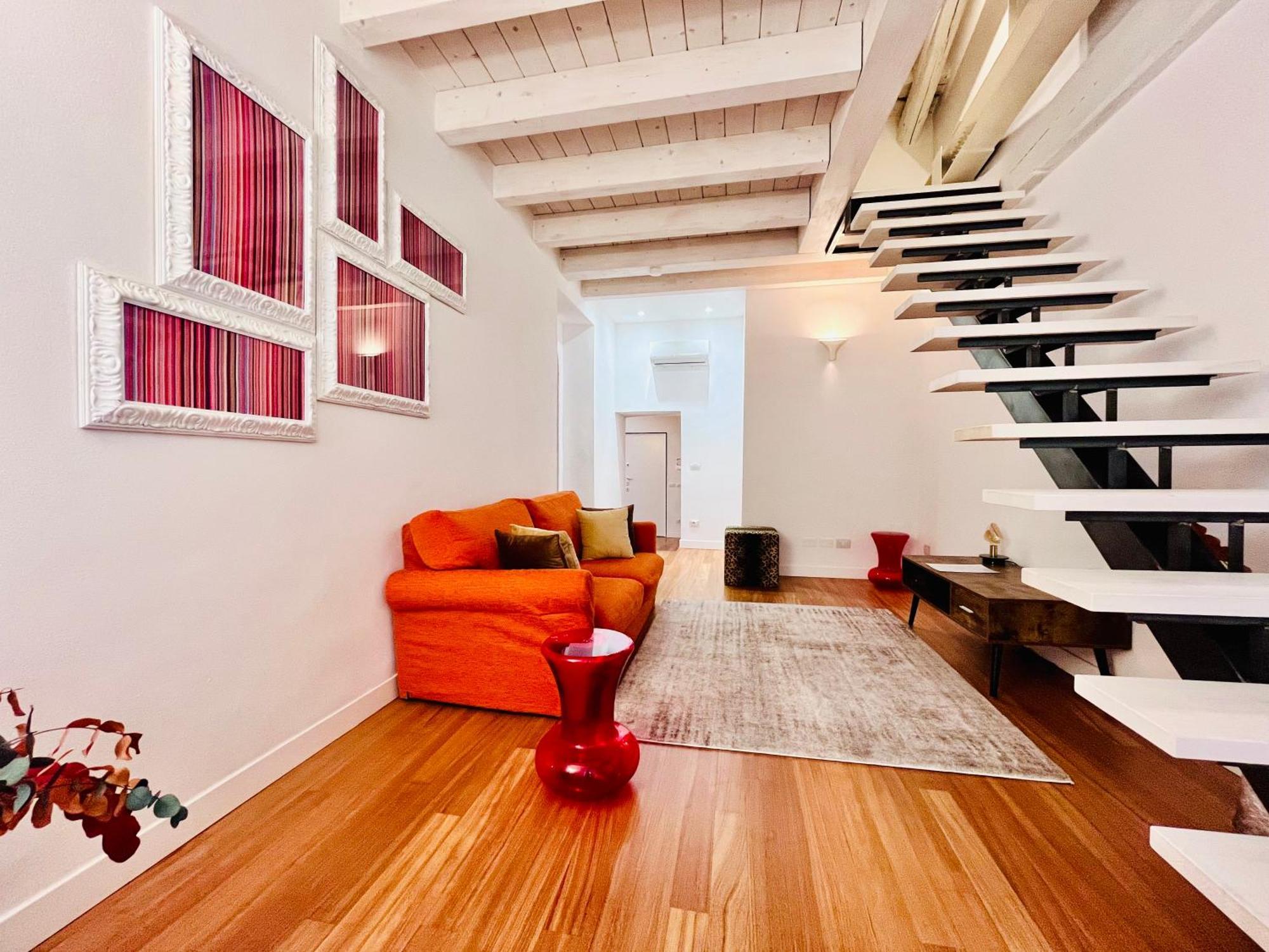 Riverside Loft Navigli - Spacious Two-Bedroom Apartment Milánó Kültér fotó