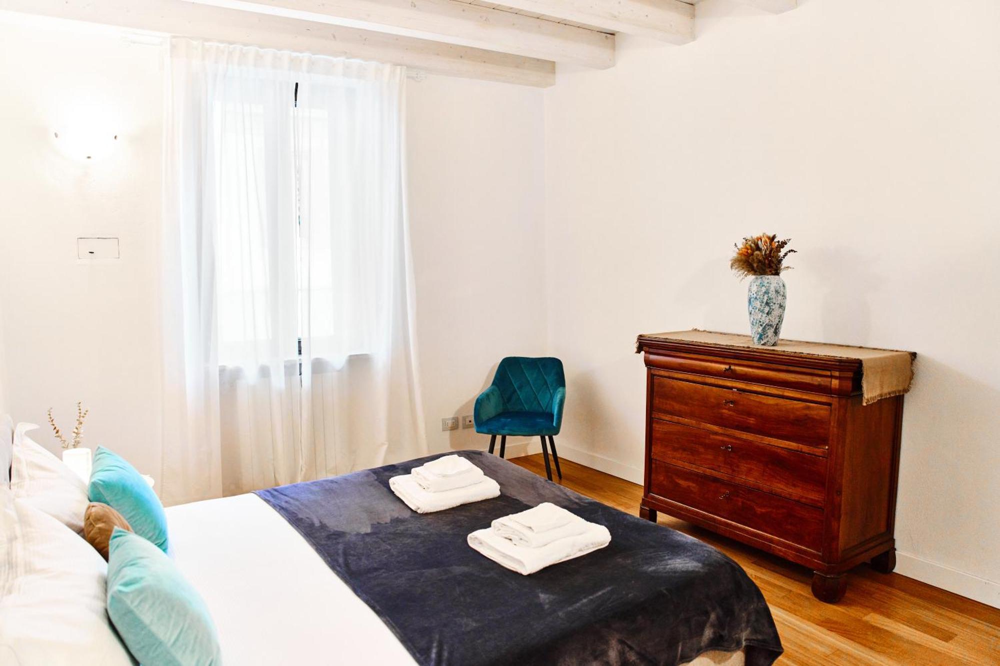 Riverside Loft Navigli - Spacious Two-Bedroom Apartment Milánó Kültér fotó