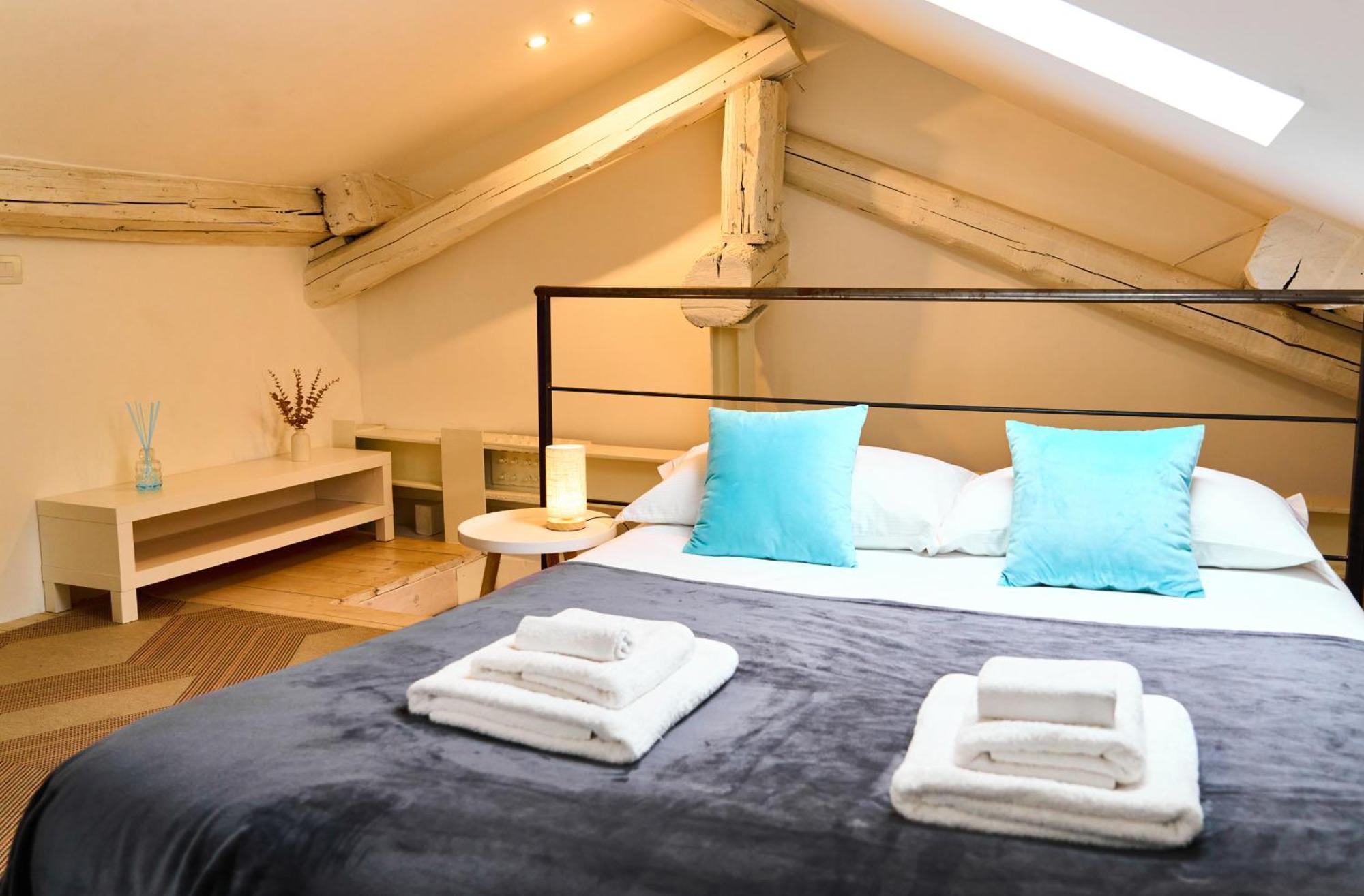 Riverside Loft Navigli - Spacious Two-Bedroom Apartment Milánó Kültér fotó