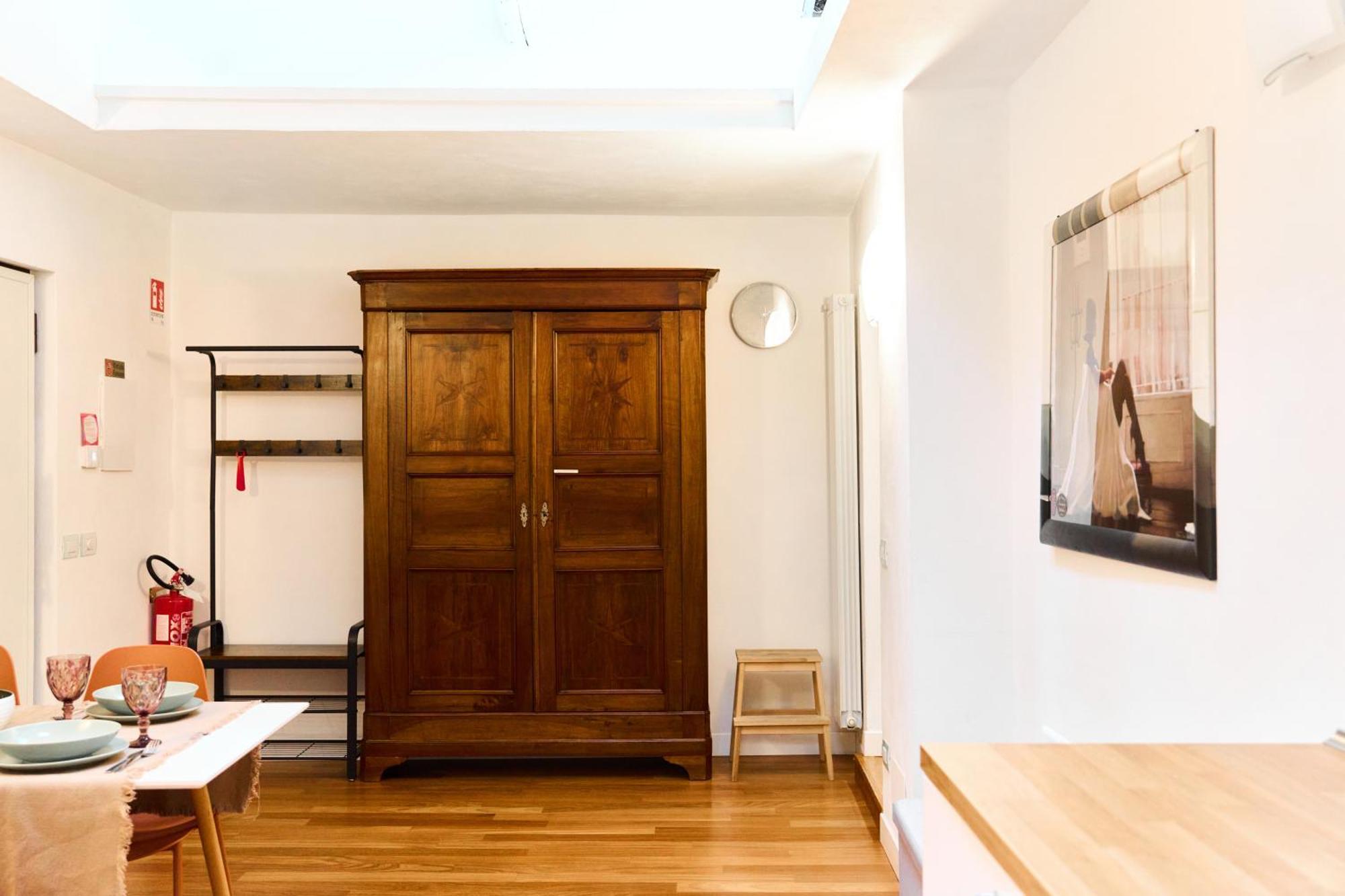 Riverside Loft Navigli - Spacious Two-Bedroom Apartment Milánó Kültér fotó